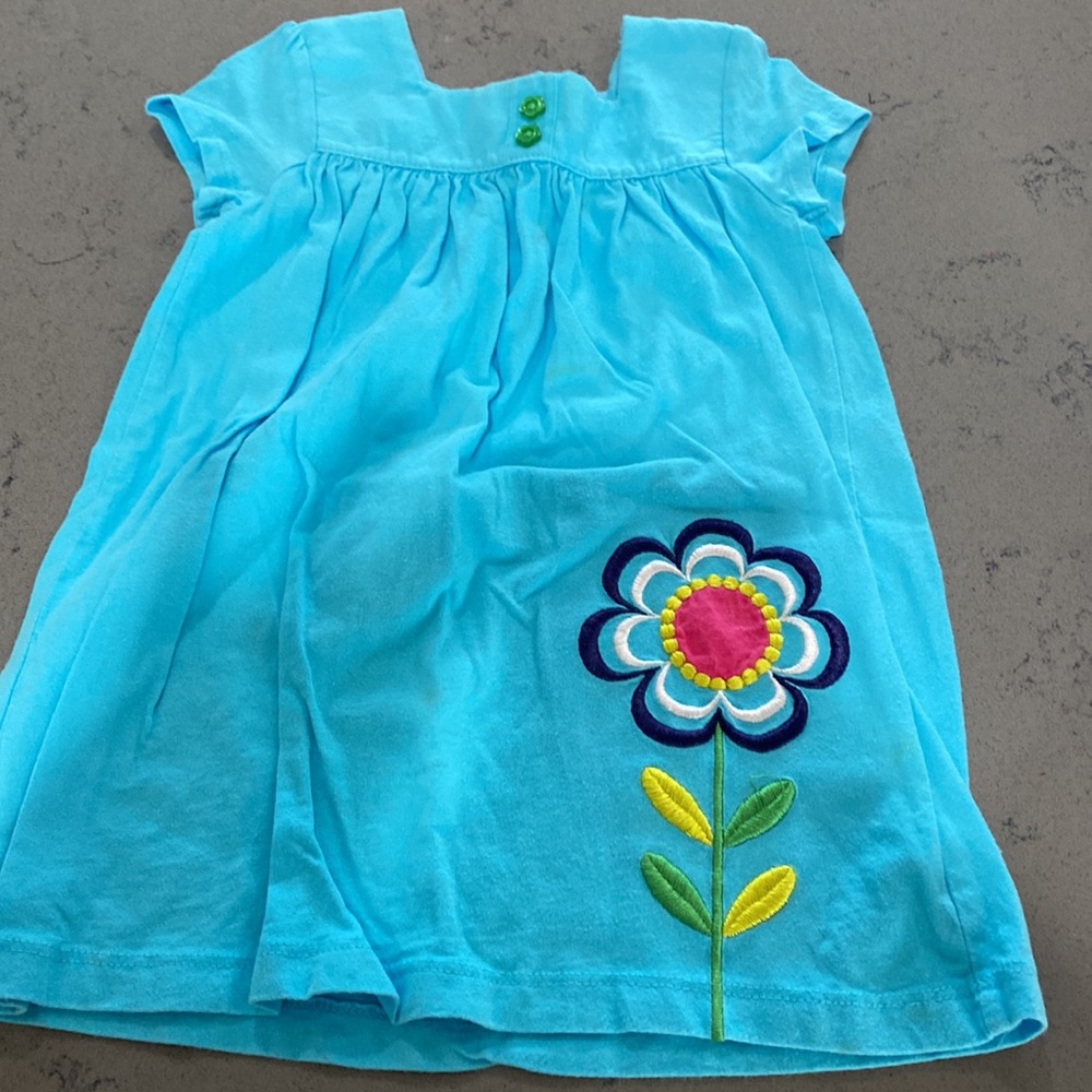 2 dresses - Picture 5 of 8